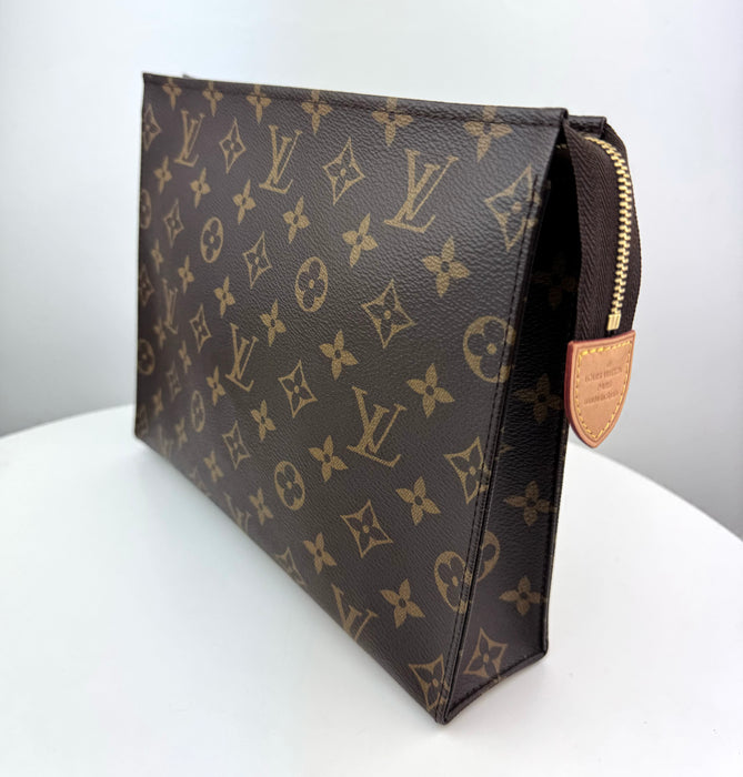 Louis Vuitton Toiletry 26