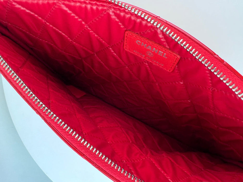 Chanel Patent Calfskin Quilted Valentine Hearts Medium O Case Red