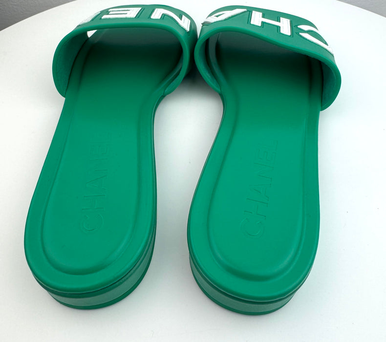 Chanel 23P Green White Leather CC Logo Slide Sandal Flat