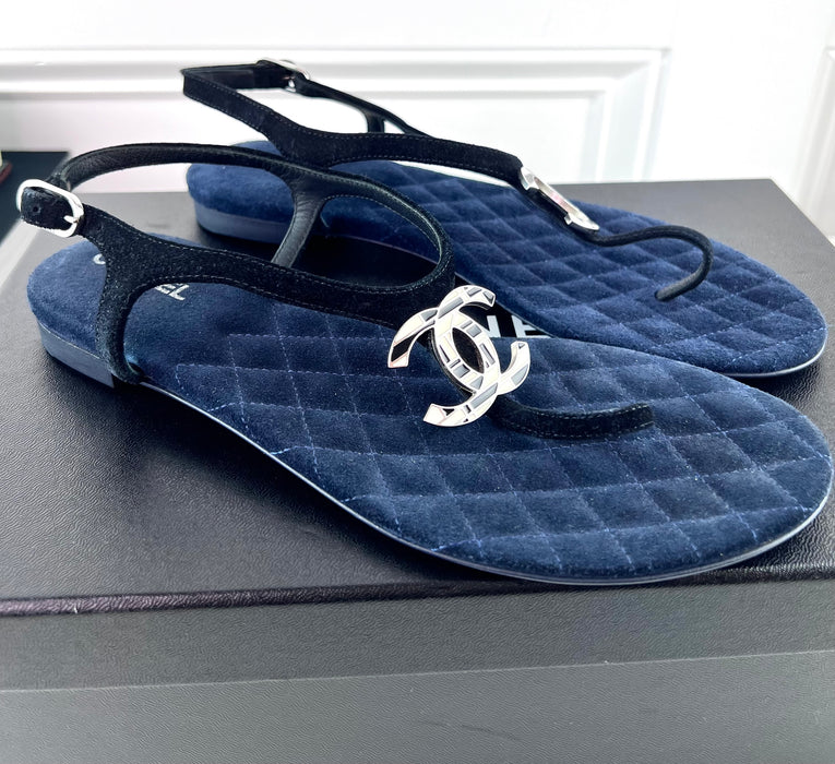 Chanel Navy Thong sandals size 36