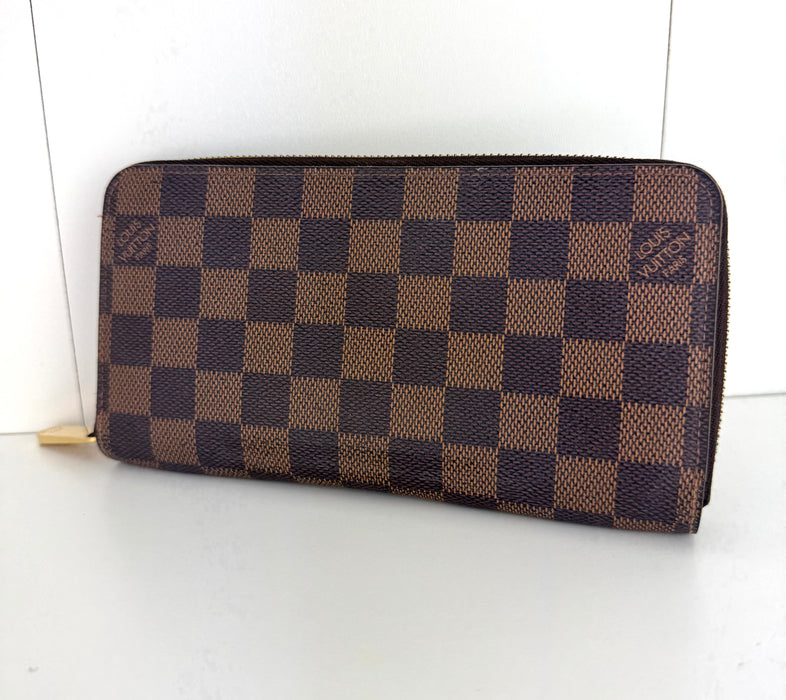Louis Vuitton Zippy Wallet in Brown Damier Ebene