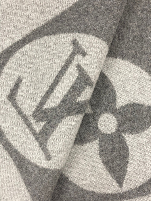 Louis Vuitton Cardiff Scarf Grey