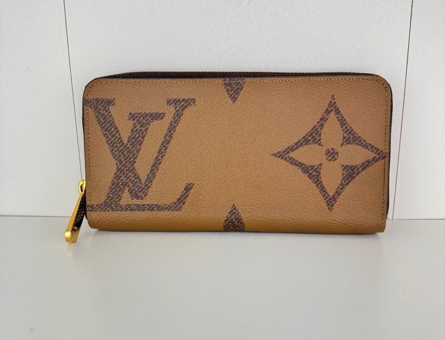 Louis Vuitton Zippy Wallet in Reverse Canvas