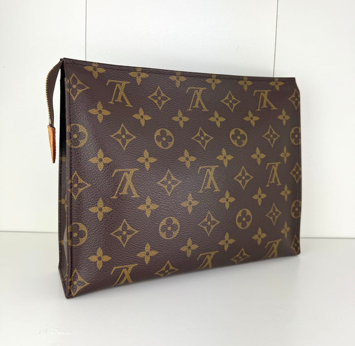 Louis Vuitton Toiletry 26