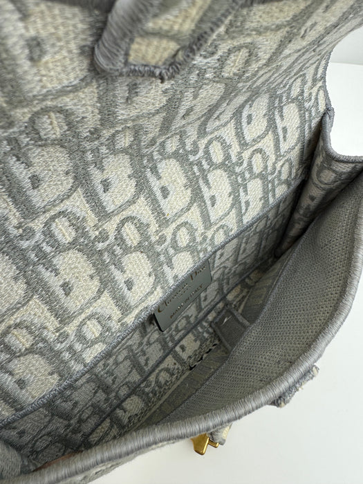 Gray dior oblique embroidery online