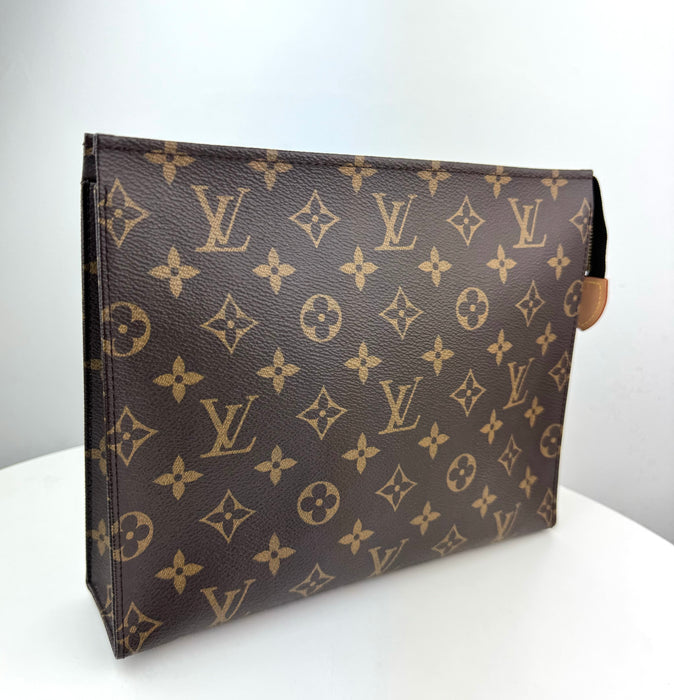 Louis Vuitton Toiletry 26