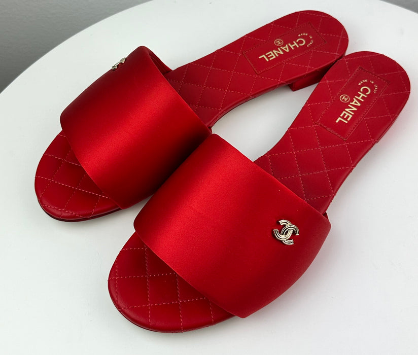 Chanel Satin sandals red
