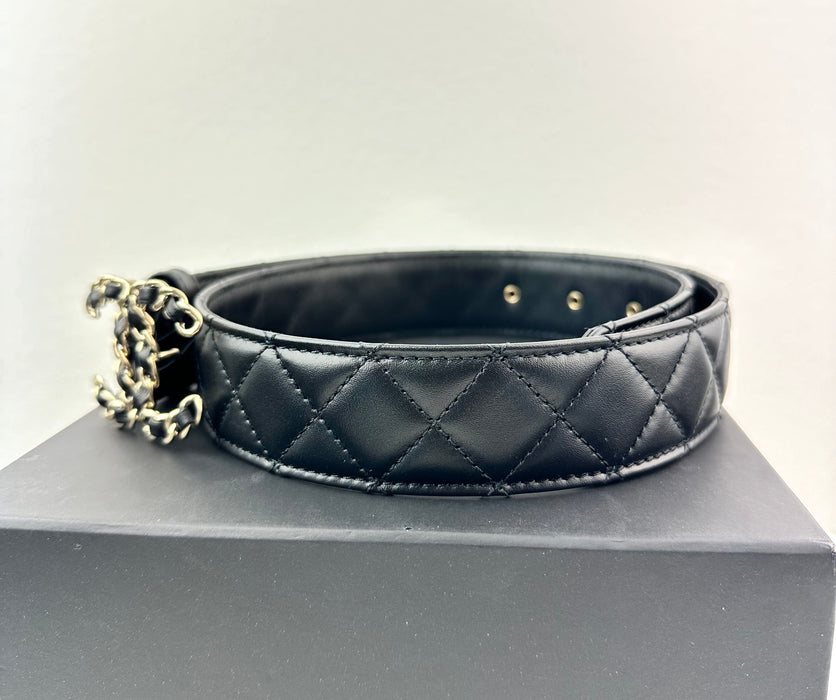 Chanel CC Logo Classic quilted Leather belt