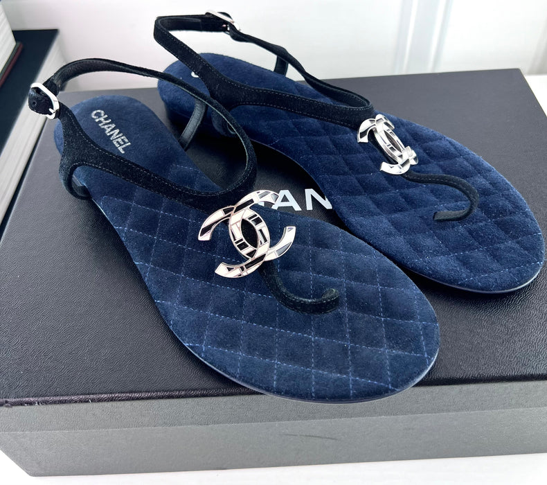 Chanel Navy Thong sandals size 36