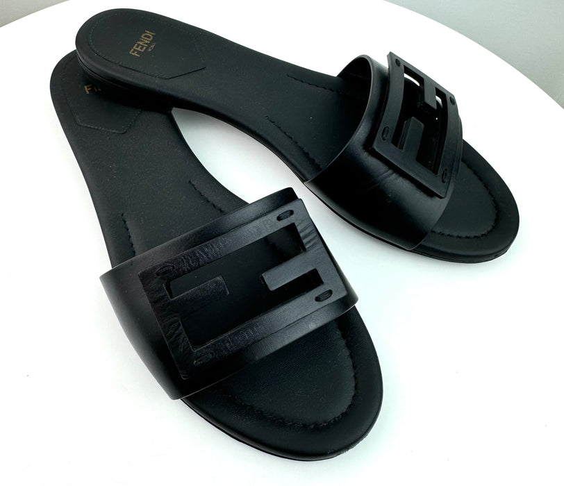 Fendi Ff Cutout Flat Leather Sandals In Nero