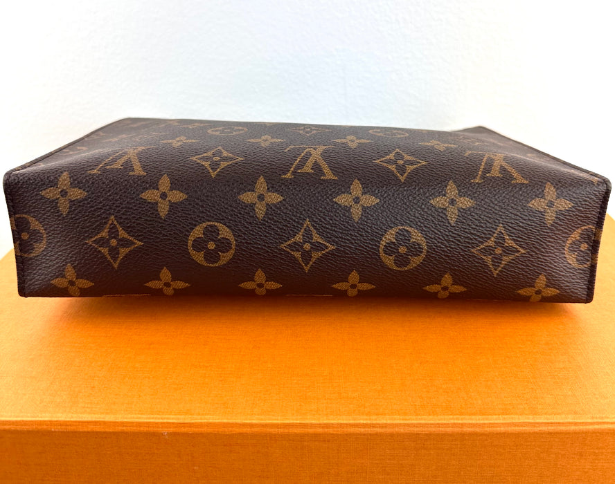 Louis Vuitton Toiletry 26