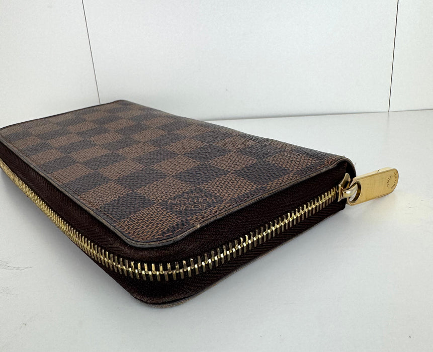 Louis Vuitton Zippy Wallet in Brown Damier Ebene
