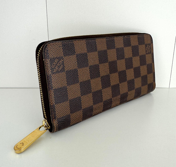 Louis Vuitton Zippy Wallet in Brown Damier Ebene