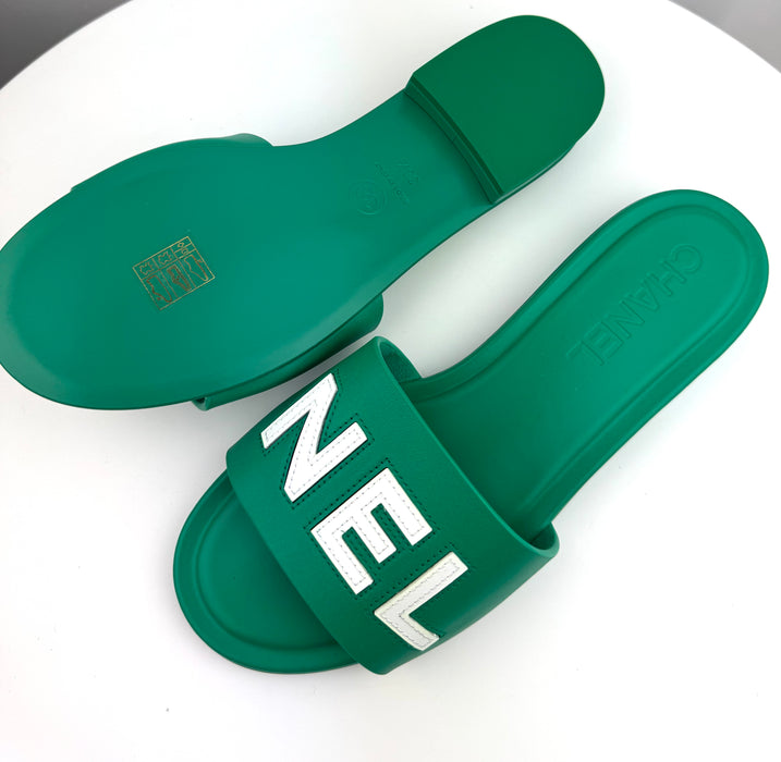 Chanel 23P Green White Leather CC Logo Slide Sandal Flat
