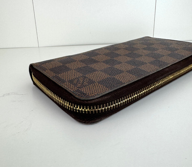 Louis Vuitton Zippy Wallet in Brown Damier Ebene