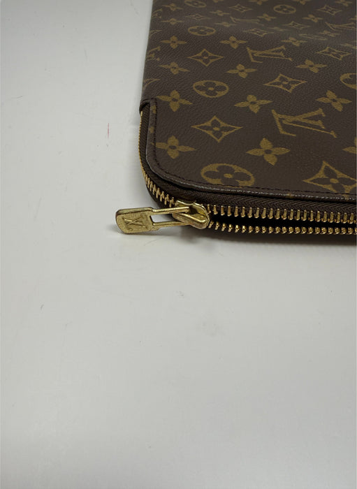 Louis Vuitton Poche Document Monogram