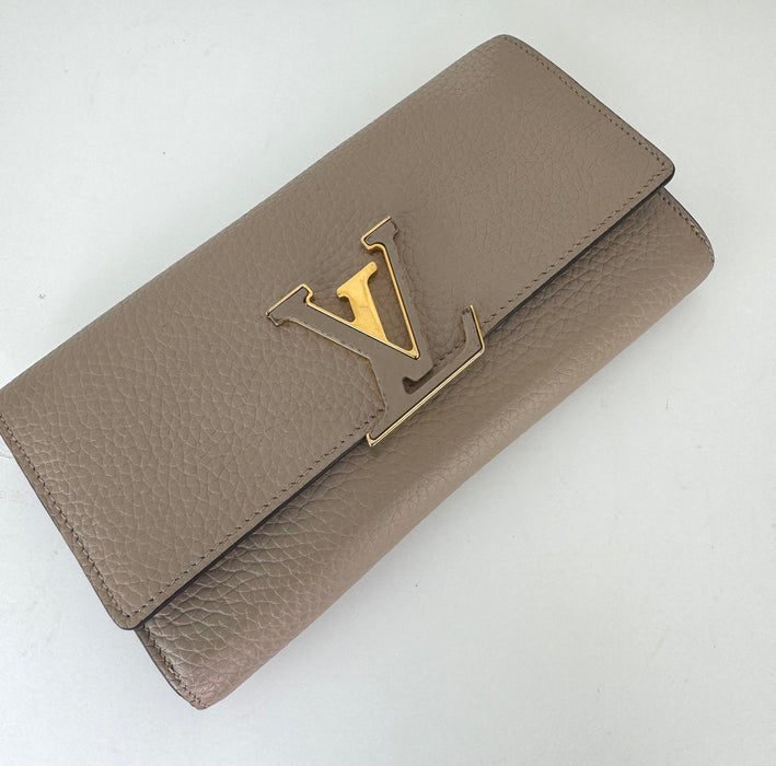 Louis Vuitton Capucines Wallet