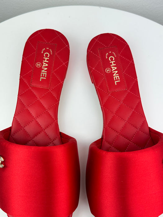 Chanel Satin sandals red