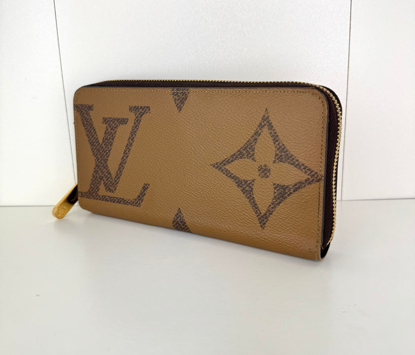 Louis Vuitton Zippy Wallet in Reverse Canvas