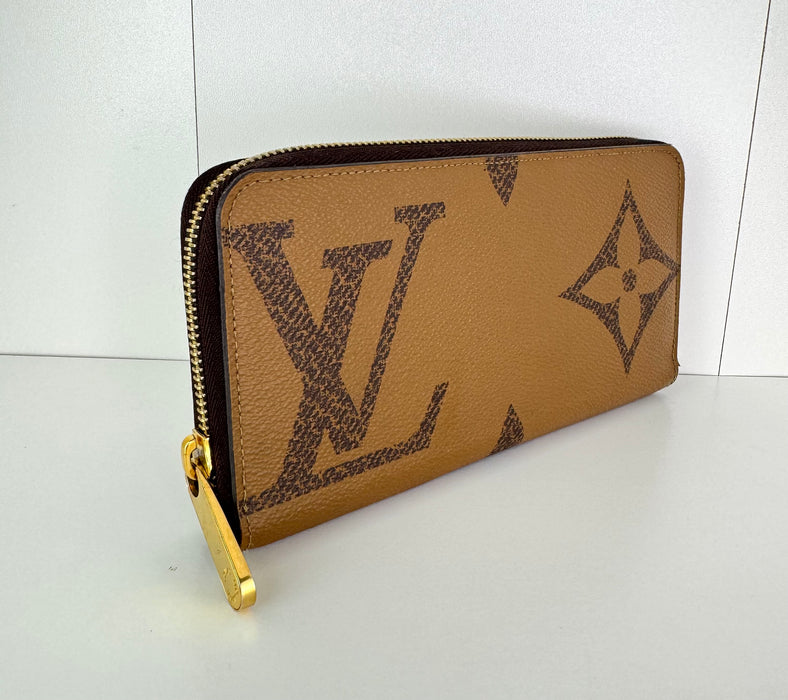 Louis Vuitton Zippy Wallet in Reverse Canvas