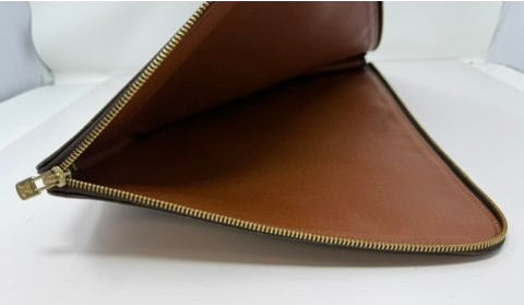 Louis Vuitton Poche Document Monogram