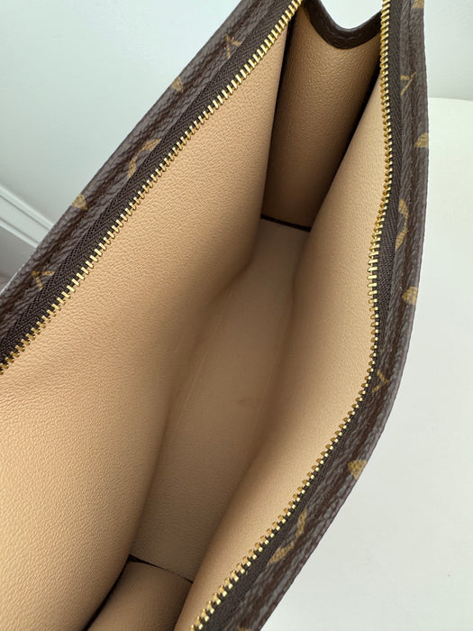 Louis Vuitton Toiletry 26