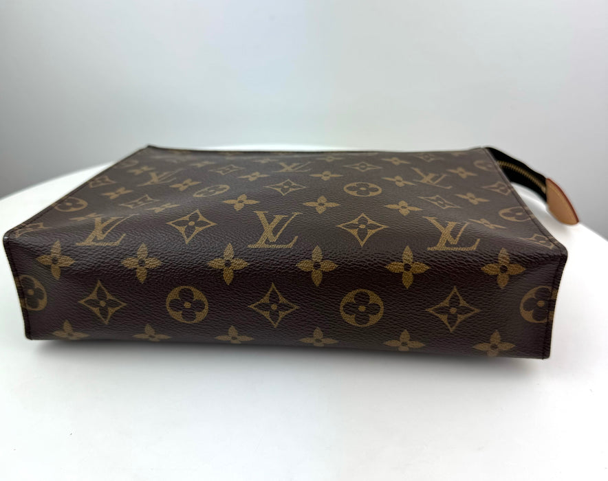 Louis Vuitton Toiletry 26