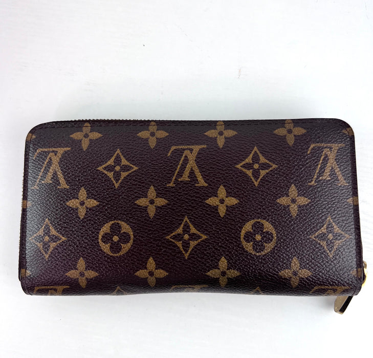Louis Vuitton Zippy Wallet in Brown