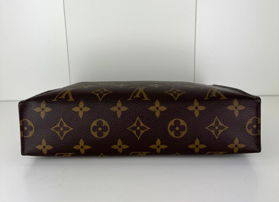 Louis Vuitton Toiletry 26