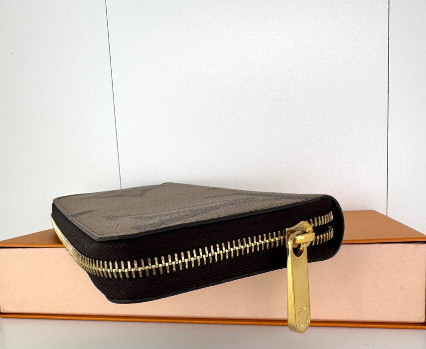Louis Vuitton Zippy Wallet in Reverse Canvas