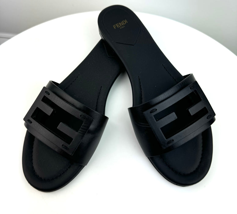Fendi Ff Cutout Flat Leather Sandals In Nero