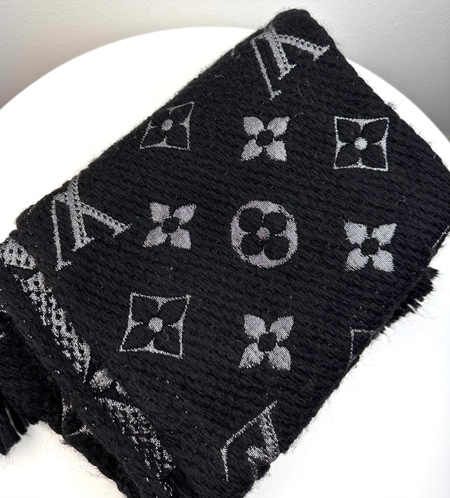 Louis Vuitton Wool logo mania scarf