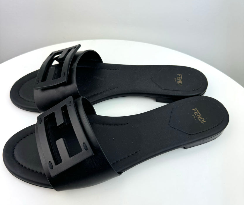 Fendi Ff Cutout Flat Leather Sandals In Nero