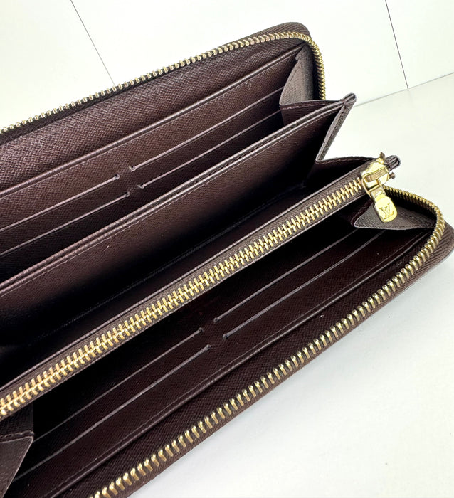 Louis Vuitton Zippy Wallet in Brown Damier Ebene