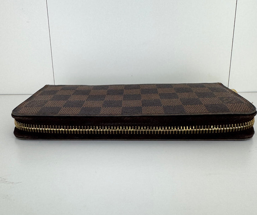 Louis Vuitton Zippy Wallet in Brown Damier Ebene