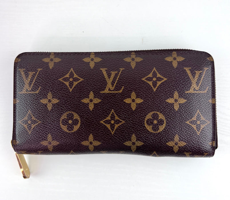 Louis Vuitton Zippy Wallet in Brown