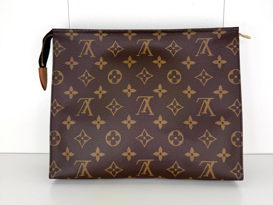 Louis Vuitton Toiletry 26