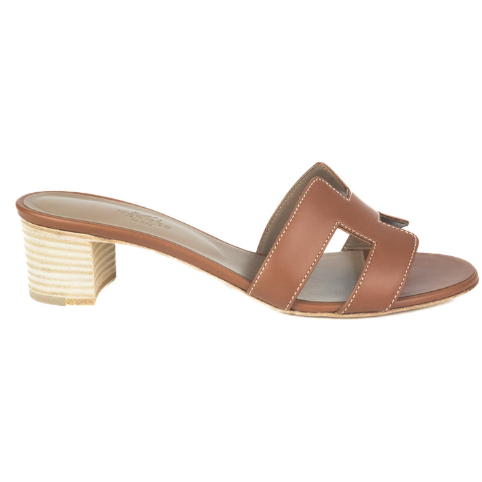 Hermes Oasis Sandal in Gold Piqûres Écru