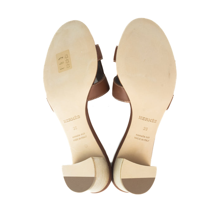 Hermes Oasis Sandal in Gold Piqûres Écru