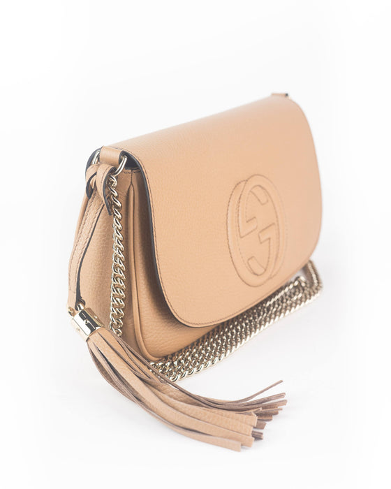 Gucci Soho Medium Chain Crossbody Bag in Nude