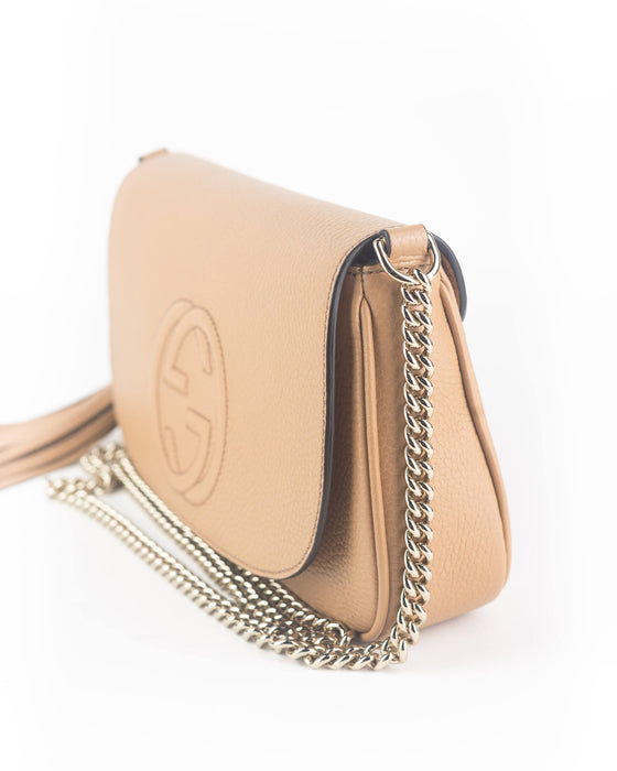 Gucci Soho Medium Chain Crossbody Bag in Nude