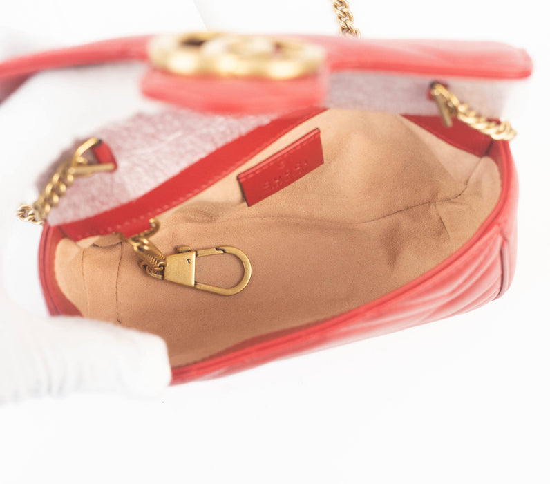 Gucci gg Marmont Leather Super Mini Bag Red