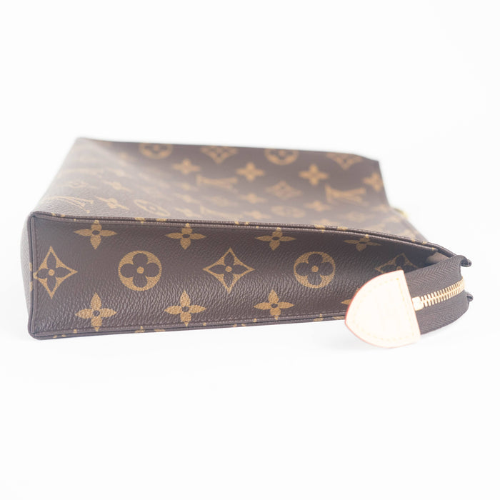 Louis Vuitton Toiletry 26