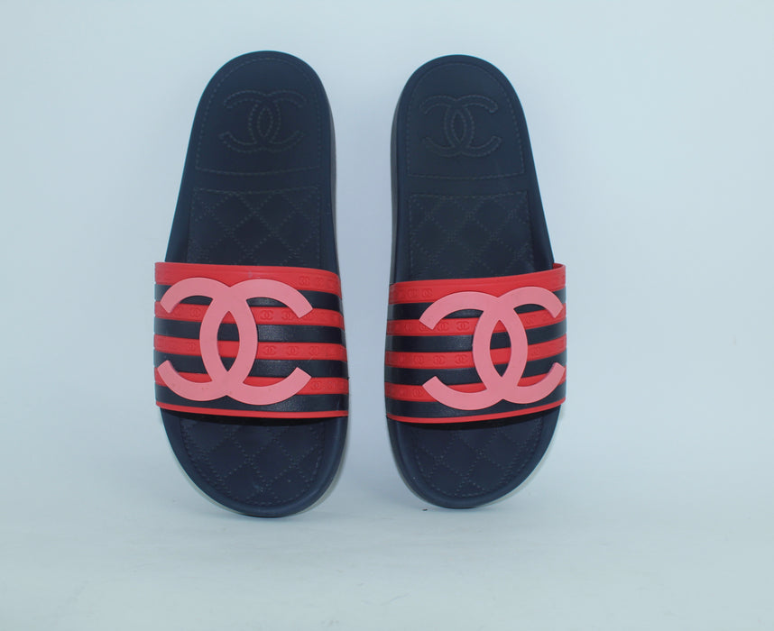 CHANEL RUBBER CC FLAT SLIDE SANDALS | LuxurySnob Genuine Pre Owned ...