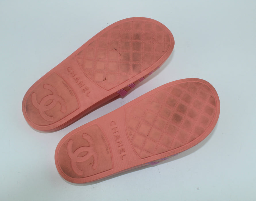 CHANEL RUBBER CC FLAT SLIDE SANDALS | LuxurySnob Genuine Pre Owned ...