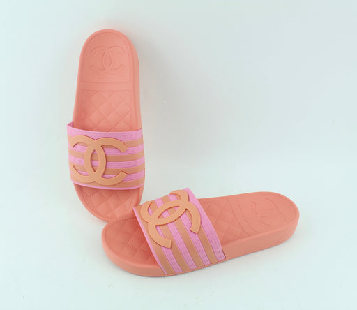 CHANEL RUBBER CC FLAT SLIDE SANDALS - LuxurySnob