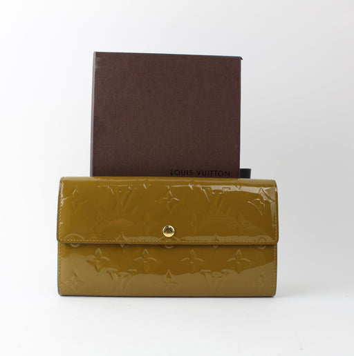LOUIS VUITTON VERNIS SARAH WALLET - LuxurySnob