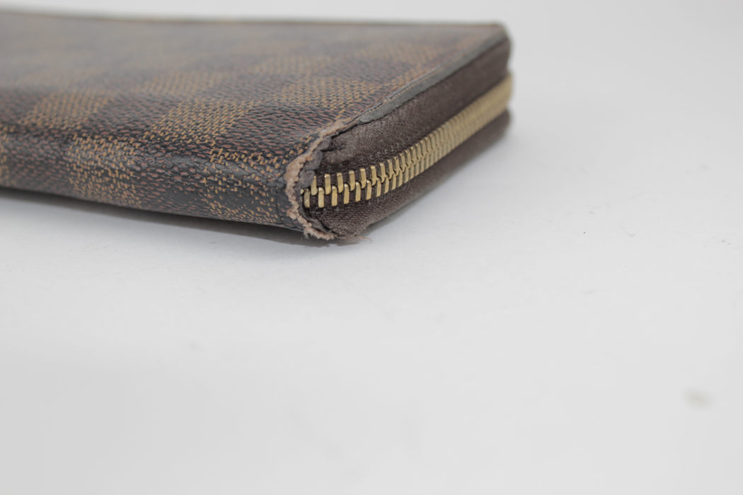 LOUIS VUITTON ZIPPY WALLET