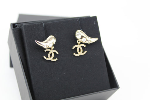 Chanel Gold and pearl Earrings