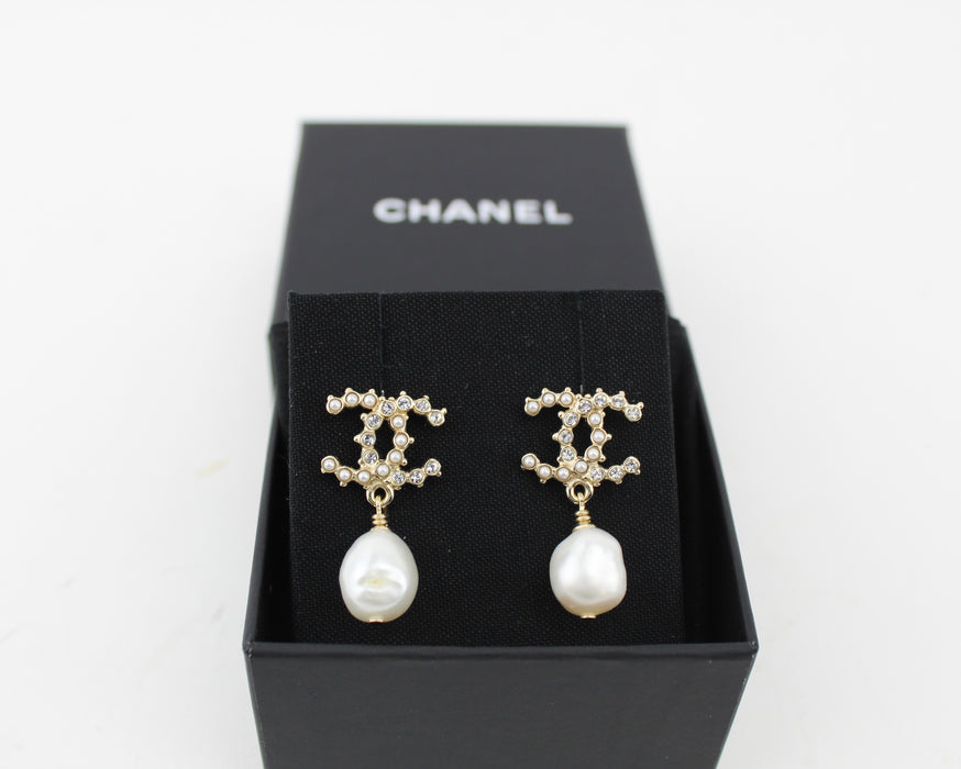 CHANEL PEARLY WHITE CRYSTAL EARRINGS
